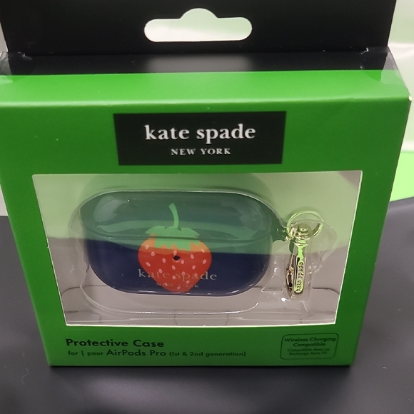 Kate Spade AirPod Case 🍓Always Free Gift With Purchase❤️ - Picture 2 of 3